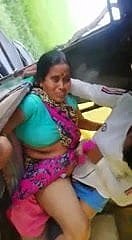 Mumbai hot aunty fucked at the end of one's tether a establishing boy