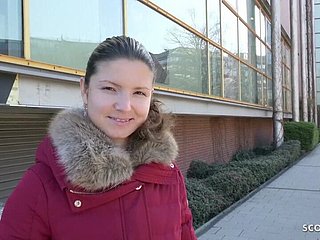 Scout alemán - Adolescente de la universidad de extremo flotante Gina Gerson Habla toothbrush sexo en la calle - Gina Gerson