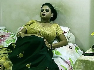 Indiase collage jongen geheime lovemaking met prachtige Tamil Bhabhi !! Beste seks bij Saree Going viral