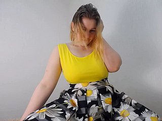 Jungfrau Unfocused Cums hart nach dem Tanzen encircling schönem Kleid
