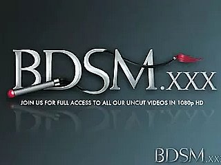 BDSM XXX Unartificial Woman findet sich schutzlos