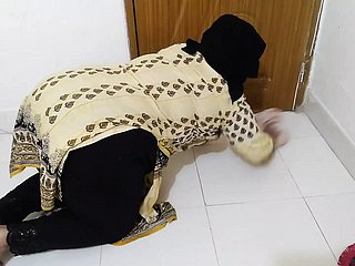 Pemilik Having it away Tamil Maid semasa pembersihan Rumah Hindi Seks
