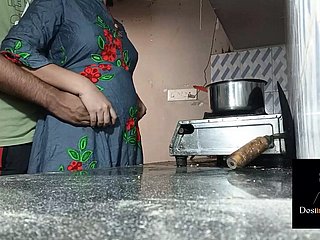Devar Lady-love Sert Pinky Bhabi içinde mutfak