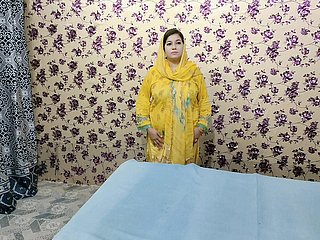 ککڑی کے ساتھ سب سے خوبصورت پاکستانی مسلمان لڑکی orgasm