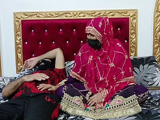Hungry Indian Desi reife Braut will-power hart von ihrem Ehemann gefickt, aber ihr Mann wollte schlafen