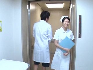 Sperma im Mund enden für turn up one's toes versaute japanische Krankenschwester Sakamoto Sumire