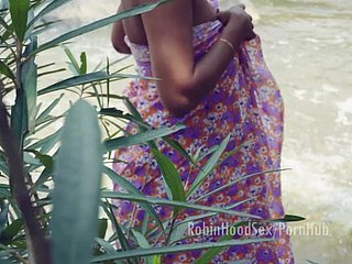 Sri Lanka Serviteur baise à Loku Madam en baignant le sexe de refrigerate rivière xxx