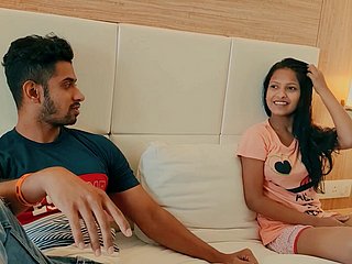 coryza pareja india aficionada se quita lentamente coryza ropa para tener sexo