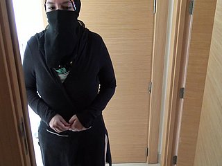 British imprecation mengongkek pembantu Mesirnya yang matang di Hijab