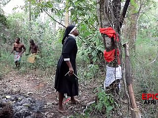 I guerrieri africani scopano il missionario straniero