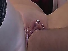 Zwei riesige Fäuste für ihre schlampig lose Vagina