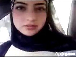 Natürlich Große Brüste arabischen Teen macht ihre Dicke Titten nigh einem Amateur-Porno Vid