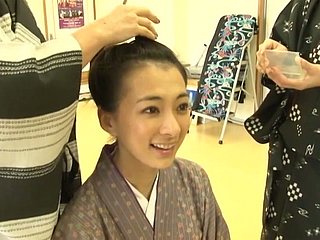 Asian Cutie Masako Umemiya zostanie przygotowany finish stać gejsza