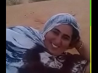 صحراوية تنشط السياحة لمشاهدة المزيد زوروا