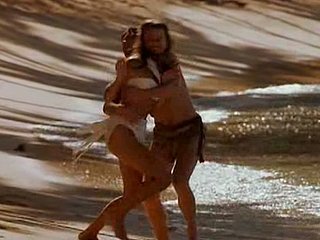 Scant comet Milla Jovovich w erotycznych scenach